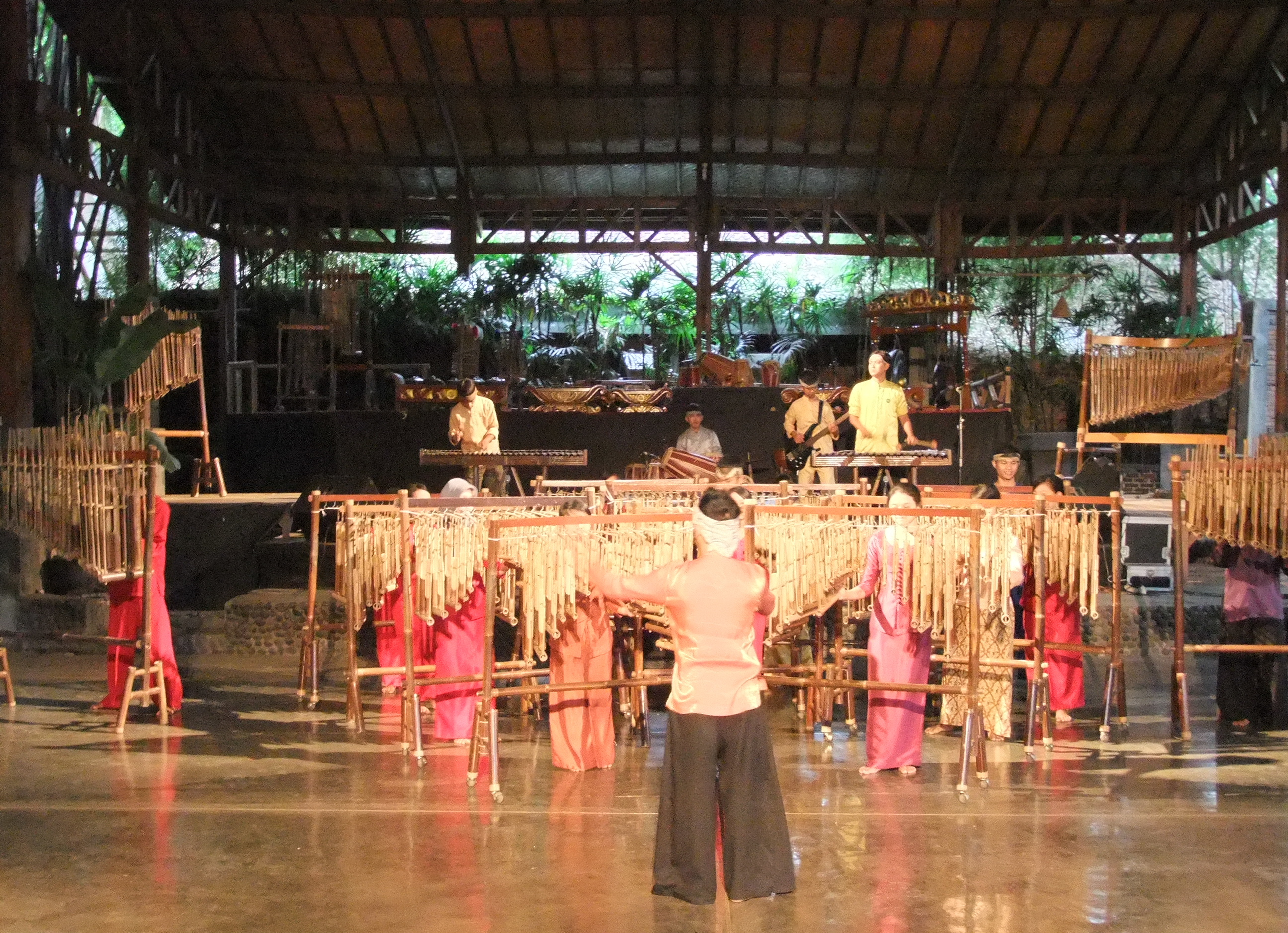 Alat Musik Tradisional Bambu Angklung Jawa Barat