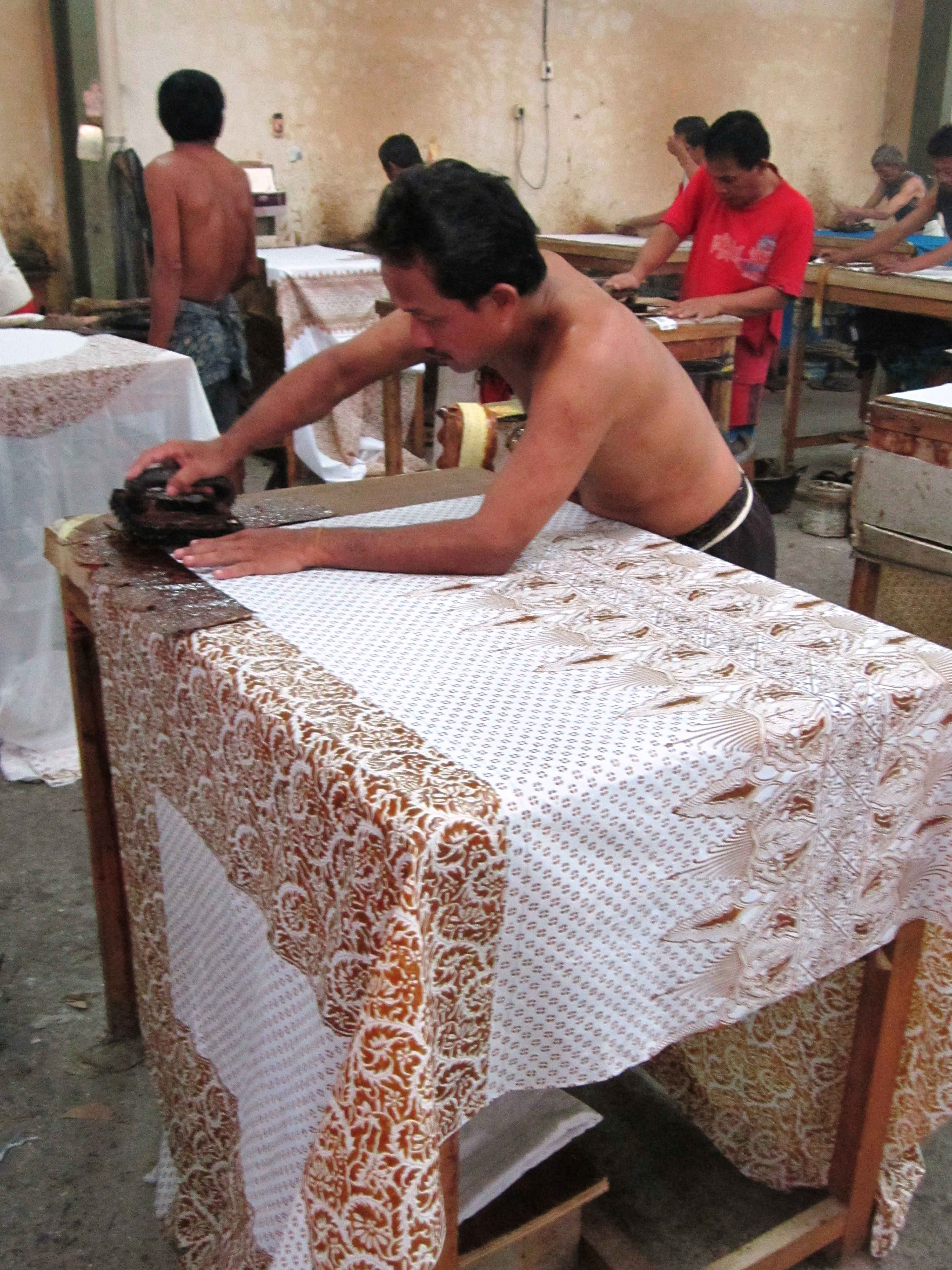 Mahakarya Seni Kain Batik Nusantara